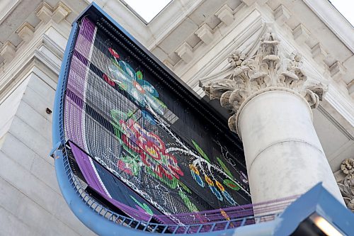 Ruth Bonneville / Free Press

ENT - Metis / Main

Photo of the  massive metal chain screen featuring a traditional floral Métis beadwork design is being installed on the facade of Winnipeg's historic Bank of Montreal building at Portage and Main.

The Artist: Created by renowned Red River Métis artist Jennine Krauchi.


Reporter: Conrad Sweatman 

Sept 9th,   2026