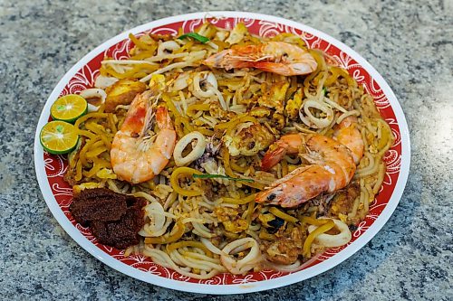MIKE DEAL / FREE PRESS
Hokkien Prawn Mee
Malvin Soh is busy prepping for his pop-up restaurant Sedap Singapore Kitchen. Soh is excited to introduce Winnipeggers to the spicy, complex and delicious flavours of the small island nation.
Reporter: AV Kitching
260910 - Thursday, September 10, 2026.