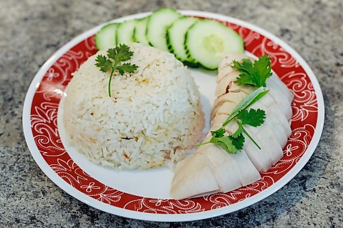 MIKE DEAL / FREE PRESS
Hainanese Chicken Rice (soy paste, scallion ginger, chili sauce)
Malvin Soh is busy prepping for his pop-up restaurant Sedap Singapore Kitchen. Soh is excited to introduce Winnipeggers to the spicy, complex and delicious flavours of the small island nation.
Reporter: AV Kitching
260910 - Thursday, September 10, 2026.
