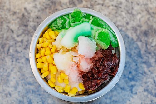 MIKE DEAL / FREE PRESS
Ice Kachang
Malvin Soh is busy prepping for his pop-up restaurant Sedap Singapore Kitchen. Soh is excited to introduce Winnipeggers to the spicy, complex and delicious flavours of the small island nation.
Reporter: AV Kitching
260910 - Thursday, September 10, 2026.