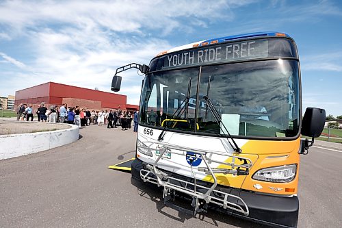 Ruth Bonneville / Free Press
LOCAL - transit / Kinew
Free transit for youth in Winnipeg
Premier Wab Kinew along with Mayor Scott Gillingham, City of Winnipeg and others host news conference announcing Free transit for youth in Winnipeg Thursday. The presser took place at Grant Park High School, (bus loop behind the school).
The presser took place at Grant Park High School, (bus loop behind the school).
See story by Chris
Sept 10th, 2026