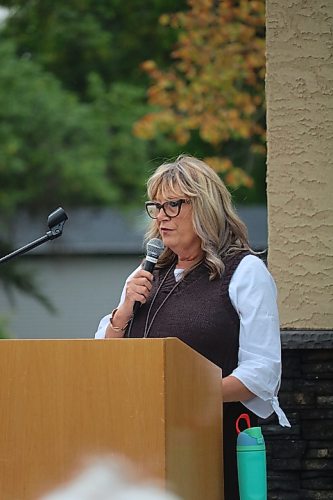 MLA for Spruce Woods, Colleen Robbins speaking to residents at the new Spirit Sands Medical Clinic. (Rylee Gerrard/The Brandon Sun)