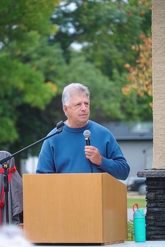 Ron Jefferies, chair of the Glenboro Area Foundation, was the emcee at the grand opening event held on Friday. (Rylee Gerrard/The Brandon Sun)