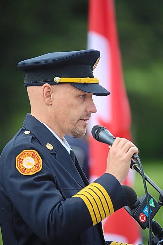 Dave Schellenberg, vice-chair of the Manitoba Association of Fire Chiefs, addresses the crowd. (Matt Goerzen/The Brandon Sun)