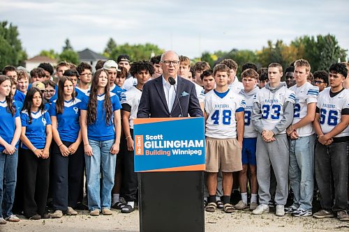 MIKAELA MACKENZIE / FREE PRESS
	
Scott Gillingham makes a campaign announcement promising to invest in turf fields with Oak Park Raiders players behind him on Friday, Sept. 11, 2026.

For Malak story.
Free Press 2026