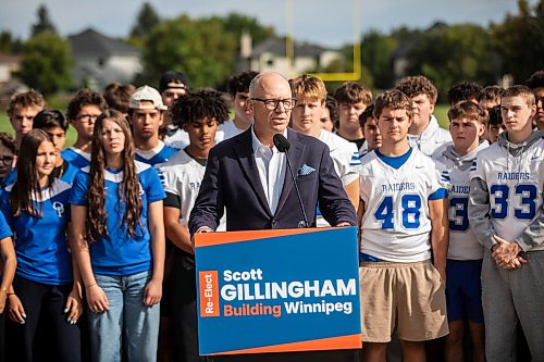 MIKAELA MACKENZIE / FREE PRESS
	
Scott Gillingham makes a campaign announcement promising to invest in turf fields with Oak Park Raiders players behind him on Friday, Sept. 11, 2026.

For Malak story.
Free Press 2026
