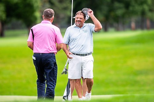 MIKAELA MACKENZIE / FREE PRESS
First-place winner Bryan Hoops shakes hands after finishing his last round in the Canadian senior menճ golf championship at Niakwa Country Club on Friday, Sept. 11, 2026.
For Josh story.
Free Press 2026