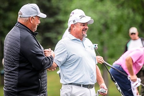 MIKAELA MACKENZIE / FREE PRESS
First-place winner Bryan Hoops shakes hands after finishing his last round in the Canadian senior menճ golf championship at Niakwa Country Club on Friday, Sept. 11, 2026.
For Josh story.
Free Press 2026
