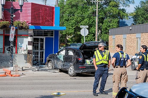 MIKE DEAL / FREE PRESS
Winnipeg police are investigating a “serious incident” that left people injured following a police pursuit near Broadway and Langside Street Friday afternoon.
260911 - Friday, September 11, 2026.