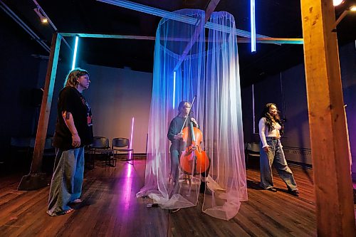 MIKE DEAL / FREE PRESS
Orpheus' metamorphosis myth gets a queer retelling in Sap, the latest production of Theatre by the River. Starring Hera Nalam (white shirt) and Liz Whitbread (black t-shirt), along with Grace Morningstar providing live music on the cello, the show is directed by Winnipeg's Elio Zarrillo.
The show will be running from September 11th to the 19th at Videopool’s The Output at 100 Arthur Street.
Reporter: Ben Waldman
260909 - Wednesday, September 09, 2026.