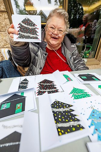MIKE DEAL / FREE PRESS
Resident, Cheryl Towers, sells her handmade cards and ornaments at a table during the Misericordia Place personal care home’s first-ever block party.
standup
260916 - Wednesday, September 16, 2026.
