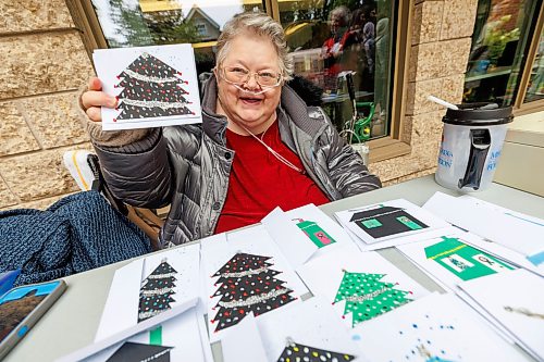 MIKE DEAL / FREE PRESS
Resident, Cheryl Towers, sells her handmade cards and ornaments at a table during the Misericordia Place personal care home’s first-ever block party.
standup
260916 - Wednesday, September 16, 2026.