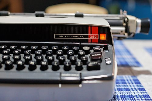 MIKE DEAL / FREE PRESS
1971 Smith-Corona Office Electric 250
Michael J Clark is a local suspense/crime author who writes his books using manual typewriters. He’s a big proponent of the machines and using them in composition, with a collection of over 50.
Reporter: Sheldon Birnie
260916 - Wednesday, September 16, 2026.