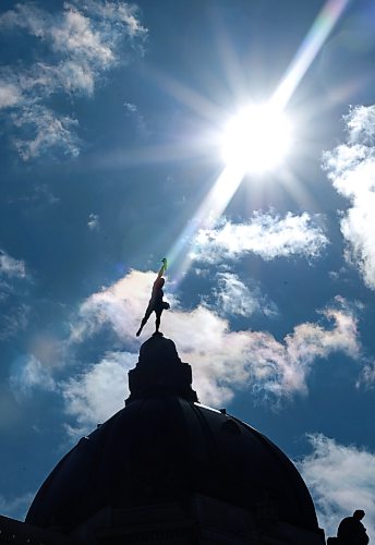 Ruth Bonneville / Free Press
Local Permanent Daylight Saving Time
Photo of the Golden Boy silhouetted against the sky as the afterboon rays of sunshine brilliantly light the skies Thursday.
The Golden Boy is a 5.25-metre gilded statue atop the Manitoba Legislative Building that faces north toward the province's natural resources, holding a sheaf of wheat to symbolize its rich agricultural heritage.
Photo for story on keeping daylight savings time.
Manitoba Will Move to Permanent Daylight Saving Time
After listening to the views of Manitobans on seasonal time changes, the Manitoba government has decided to remain on daylight saving time (DST) permanently, Premier Wab Kinew announced today.
Sept 17th, 2026
