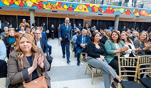MIKE DEAL / FREE PRESS
Dr. Ernest Cholakis is celebrated during a special event Thursday morning, in the UofM’s Brodie Centre Atrium for his philanthropic gift of $2 million in support of dental care in Manitoba.
The UofM has subsequently renamed its dental hygiene program the Cholakis School of Dental Hygiene.
Reporter: Melissa Martin
260917 - Thursday, September 17, 2026.