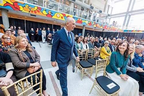 MIKE DEAL / FREE PRESS
Dr. Ernest Cholakis is celebrated during a special event Thursday morning, in the UofM’s Brodie Centre Atrium for his philanthropic gift of $2 million in support of dental care in Manitoba.
The UofM has subsequently renamed its dental hygiene program the Cholakis School of Dental Hygiene.
Reporter: Melissa Martin
260917 - Thursday, September 17, 2026.