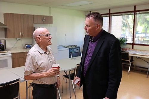 17092026
Brandon Mayoral candidate Len Isleifson (R) speaks with Hobbs Manor resident Roy Walwyn in Brandon after speaking to residents on Thursday morning. 
(Tim Smith/The Brandon Sun)