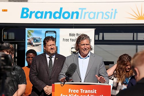 17092026
Flanked by students from George Fitton School, Municipal and Northern Relations Minister Glen Simard and Shannon Vogel, vice-principal for George Fitton, Brandon Mayor Jeff Fawcett speaks during an announcement about free public transit for youth in Brandon on Thursday. (Tim Smith/The Brandon Sun)