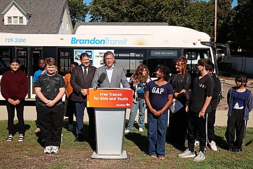 17092026
Flanked by students from George Fitton School, Municipal and Northern Relations Minister Glen Simard and Shannon Vogel, vice-principal for George Fitton, Brandon Mayor Jeff Fawcett speaks during an announcement about free public transit for youth in Brandon on Thursday. (Tim Smith/The Brandon Sun)