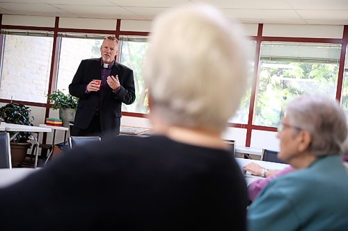 17092026
Brandon Mayoral candidate Len Isleifson introduces himself and speaks to residents at Hobbs Manor in Brandon on Thursday morning.
(Tim Smith/The Brandon Sun)