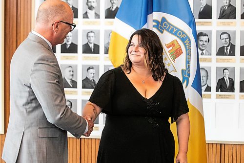 MIKAELA MACKENZIE / FREE PRESS
	
Jaycyln Morrissette accepts the Mayorճ Award of Valour from mayor Scott Gillingham at City Hall on Friday, Sept. 18, 2026.

For Morgan story.
Free Press 2026