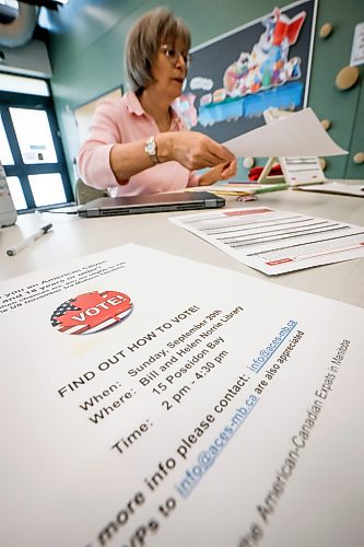 JOHN WOODS / FREE PRESS
Barbara Coombs, an American citizen living in Winnipeg, gives information to other Americans about how to vote in the upcoming US elections during an information session at the Bill and Helen Norrie Library Sunday, September 20, 2026. 

reporter: nicole