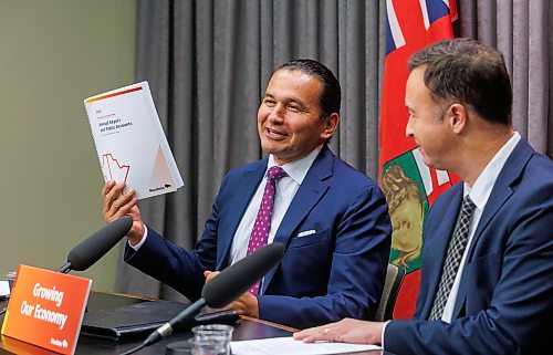 MIKE DEAL / FREE PRESS
Premier Wab Kinew and Finance Minister Adrien Sala announce that the province is on track to balance the budget next year after cutting the deficit in half since the third quarter update as they release the 2025-26 audited public accounts on Monday during a press conference at the Manitoba Legislative Building.
260921 - Monday, September 21, 2026.