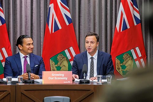 MIKE DEAL / FREE PRESS
Premier Wab Kinew and Finance Minister Adrien Sala announce that the province is on track to balance the budget next year after cutting the deficit in half since the third quarter update as they release the 2025-26 audited public accounts on Monday during a press conference at the Manitoba Legislative Building.
260921 - Monday, September 21, 2026.