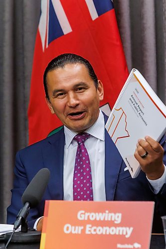 MIKE DEAL / FREE PRESS
Premier Wab Kinew and Finance Minister Adrien Sala announce that the province is on track to balance the budget next year after cutting the deficit in half since the third quarter update as they release the 2025-26 audited public accounts on Monday during a press conference at the Manitoba Legislative Building.
260921 - Monday, September 21, 2026.