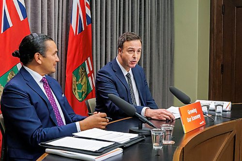 MIKE DEAL / FREE PRESS
Premier Wab Kinew and Finance Minister Adrien Sala announce that the province is on track to balance the budget next year after cutting the deficit in half since the third quarter update as they release the 2025-26 audited public accounts on Monday during a press conference at the Manitoba Legislative Building.
260921 - Monday, September 21, 2026.