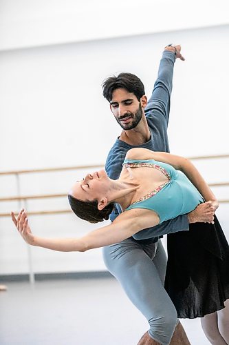 MIKAELA MACKENZIE / FREE PRESS
Royal Winnipeg Ballet dancers Elizabeth Lamont and Marco Lo Presti rehearse for the Studio Series show on Tuesday, Sept. 22, 2026.
For Jen story.
Free Press 2026