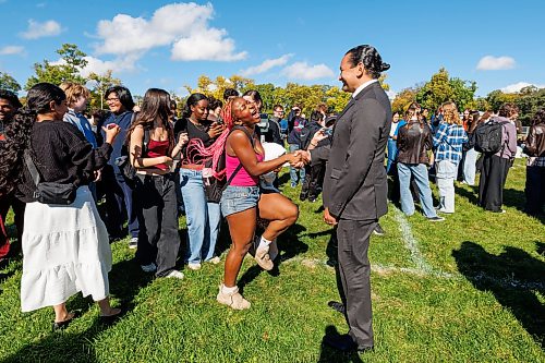 MIKE DEAL / FREE PRESS
Grade 10 student, Nora-Mamie Alexander, 15, shows her excitement upon meeting Premier Wab Kinew as he arrives for the press conference.
Premier Wab Kinew along with Education and Early Childhood Learning Minister Tracy Schmidt, Innovation and New Technology Minister Mike Moroz, and Bruce Sirrell, athletic director, Kelvin High School, hold a press conference in front of many of the students at Kelvin High School to celebrate the groundbreaking of the construction of the new gymnasium and outdoor track.
Reporters: Chris Kitching and Maggie Macintosh
260922 - Tuesday, September 22, 2026.