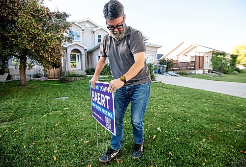 JOHN WOODS / FREE PRESS
John Baert, trustee candidate, canvasses in Island Lakes in Winnipeg, Tuesday, September 22, 2026. 

reporter: maggie