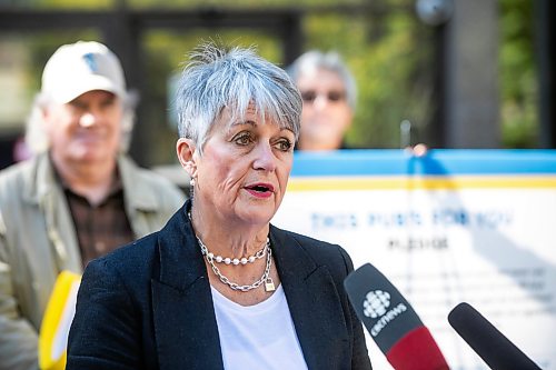 MIKAELA MACKENZIE / FREE PRESS
Marnie Strath, chair of the Canadian Association of Retired Persons, speaks at a PUBճ For You Pledge press conference at city hall on Wednesday, Sept. 23, 2026.
For Joyanne story.
Free Press 2026