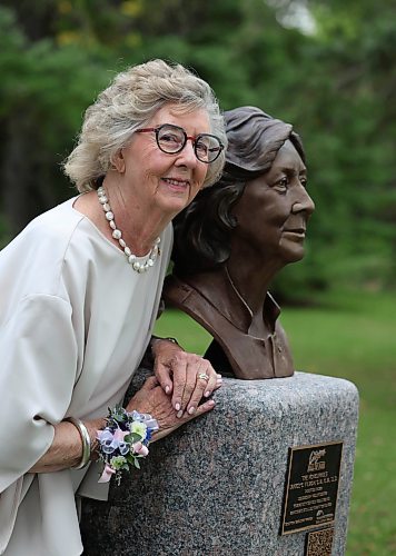 Ruth Bonneville / Free Press
LOCAL Janice Filmon
CITIZEN HONOURED The Honourable Janice Filmon stands next to her newly unveiled bronze bust as she is inducted into the Citizens Hall of Fame site in Assiniboine Park on Wednesday.
Story Former Lieutenant-Governor and philanthropist Janice Filmon was inducted into the Winnipeg Regional Real Estate Board's Citizens Hall of Fame. Filmon is a model of community spirit and generosity, and is widely respected for her leadership with CancerCare Manitoba Foundation, the Arthur V. Mauro Centre for Peace and Justice, Leadership Winnipeg, and the Nellie McClung Foundation.
See story by Aaron
Sept 22nd, 2026