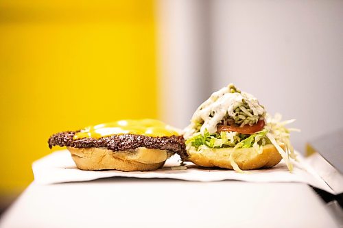 MIKAELA MACKENZIE / FREE PRESS
	
The Dukeճ Burger Co. pickle smash burger at the Ile-des-Chenes Arena on Wednesday, Sept. 23, 2026.

For Dave Sanderson story.
Free Press 2026