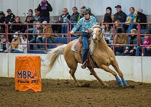 Heather Davey and her horse DF Frosty Strawberry compete at the Manitoba Barrel Racing Association Finals in this file image from 2018. (Chelsea Kemp/The Brandon Sun)