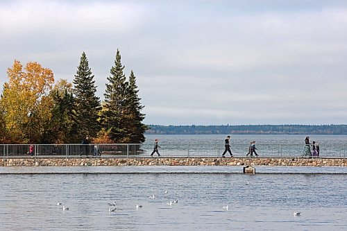 24092026
Students from Riverdale Hutterite Colony near Gladstone explore the pier on Clear Lake at Wasagaming during a field trip on a warm Thursday afternoon.
(Tim Smith/The Brandon Sun)
