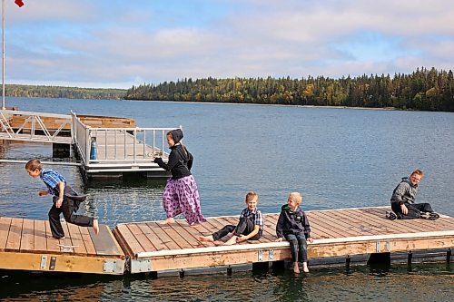 24092026
Students from Riverdale Hutterite Colony near Gladstone explore the docks along the pier on Clear Lake at Wasagaming during a field trip on a warm Thursday afternoon.
(Tim Smith/The Brandon Sun)