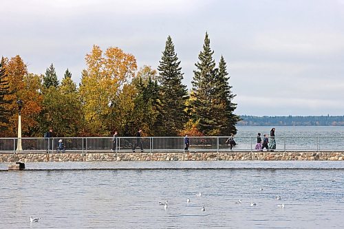 24092026
Students from Riverdale Hutterite Colony near Gladstone explore the pier on Clear Lake at Wasagaming during a field trip on a warm Thursday afternoon.
(Tim Smith/The Brandon Sun)