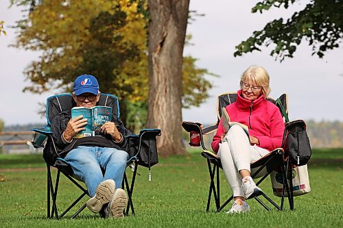 24092026
Tim and Barb Heppner of Winnipeg read in the park bordering Clear Lake in Wasagaming on a warm Thursday afternoon.
(Tim Smith/The Brandon Sun)