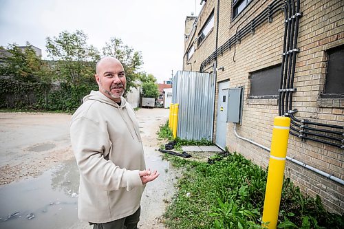 MIKAELA MACKENZIE / FREE PRESS
Christopher Gregoire, owner of AQ Sauna, shows where the pipe bomb was found on Thursday, Sept. 24, 2026.
For Morgan story.
Free Press 2026