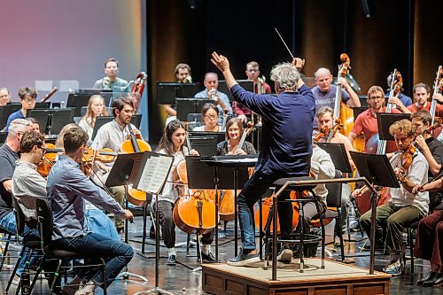 MIKE DEAL / FREE PRESS
The Winnipeg Symphony Orchestra with conductor and the WSO’s Music Director, Daniel Raiskin, during rehearsal Thursday morning ahead of the season opening September 26th and 27th.
260924 - Thursday, September 24, 2026.