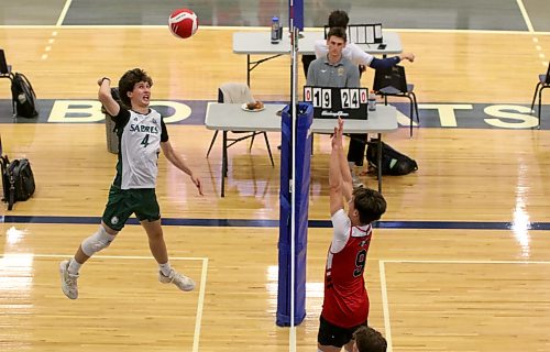 Elton Sabres Jack Hutton attacks against Gabrielle Roy on Friday. (Thomas Friesen/The Brandon Sun)
