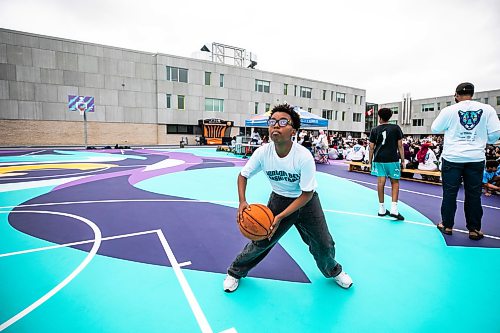 MIKAELA MACKENZIE / FREE PRESS
	
Abel Mutua, 13, plays on the new basketball surface at Gordon Bell High School on Friday, Sept. 25, 2026.

For Maggie story.
Free Press 2026