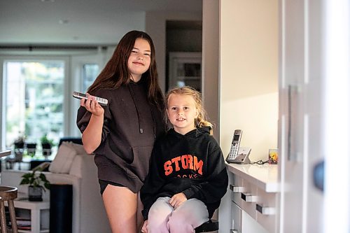 MIKAELA MACKENZIE / FREE PRESS
Emily (13, left) and Julie (eight) Sobkowicz with their family landline phone on Friday, Sept. 25, 2026.
For Sheldon story.
Free Press 2026