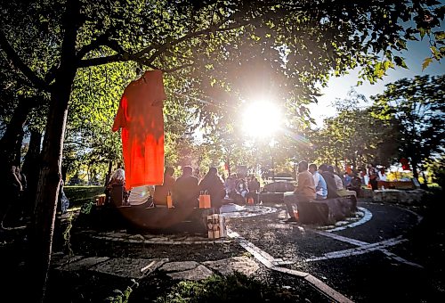 JOHN WOODS / FREE PRESS
People participate in a Reconciliation Walk at St John’s Park in Winnipeg, Sunday, September 27, 2026.
reporter: standup