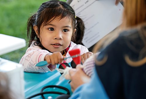 JOHN WOODS / FREE PRESS
Tera Santos checks the reflexes of her stuffed toy at the Teddy Bear Picnic at Assiniboine Park in Winnipeg, Sunday, September 27, 2026.
reporter: standup