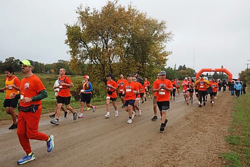28092026
Runners begin their half-marathon run from just south of the Birtle Residential School site to Birdtail Sioux First Nation while participating in the fifth annual Reconciliation Run on Saturday. The annual run is held in honour of residential school survivors and all who never made it home from the schools. 
(Tim Smith/The Brandon Sun)