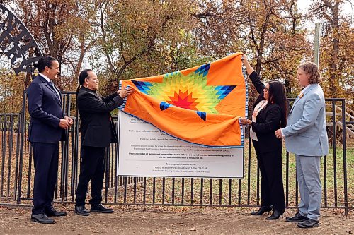 29092026
Manitoba Premier Wab Kinew, Manitoba Keewatinowi Okimakanak Grand Chief Garrison Settee, Sioux Valley Dakota Nation Chief Jennifer Bone and Brandon Mayor Jeff Fawcett remove a star blanket to unveil a sign at the Brandon Residential School Cemetery at the former Turtle Crossing Campground along Grand Valley Road on Tuesday. The province announced Tuesday that they had purchased the former campground in partnership with the City of Brandon. The property has long been known to hold the graves of children who attended the nearby Brandon Residential School. The Brandon Residential School opened in 1895 and closed in 1972. The Brandon Residential School Missing Children Investigation, an indigenous-led initiative by SVDN, will conduct an extensive search of the property. The sign acknowledges the significance of the site.
(Tim Smith/The Brandon Sun)